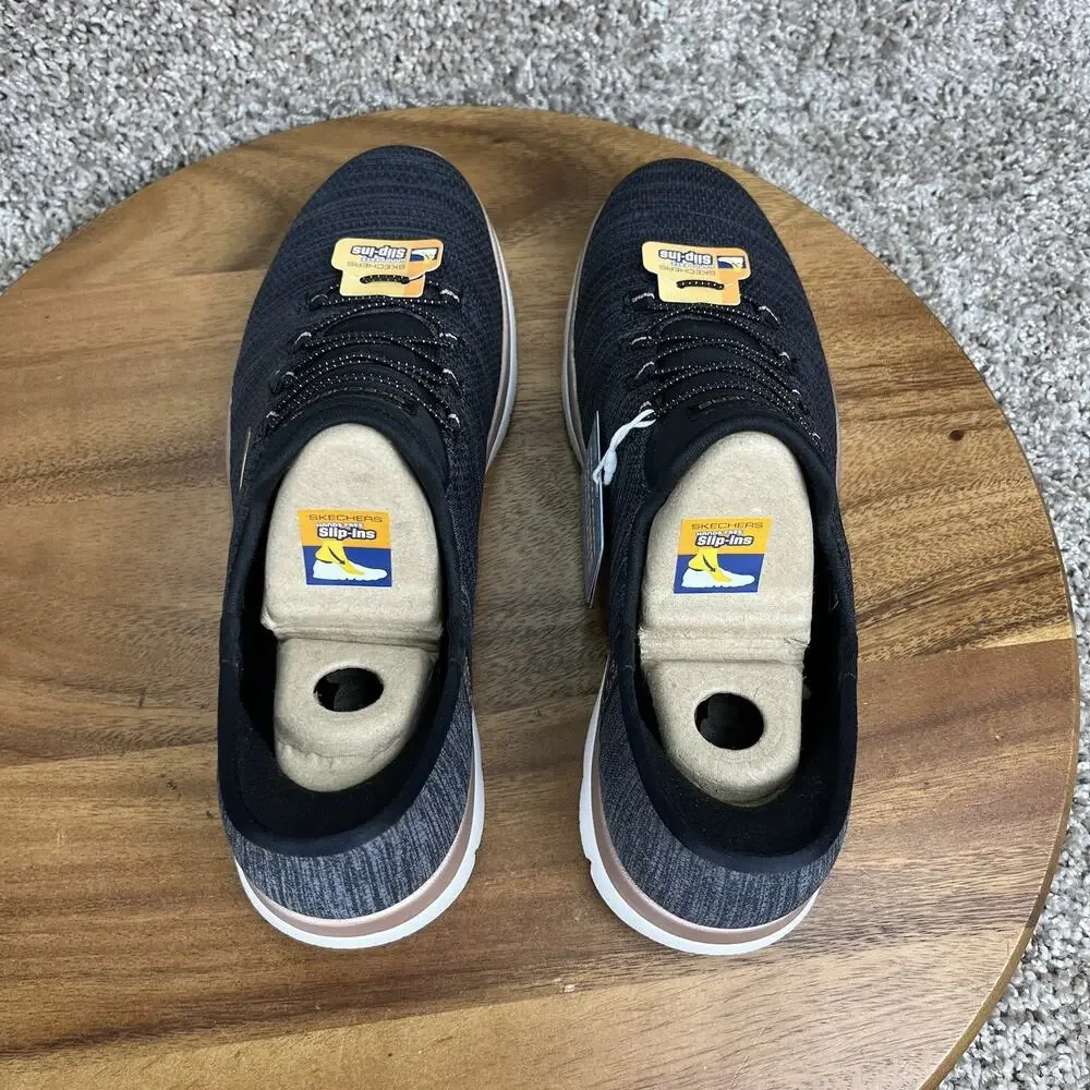 Skechers summits hands